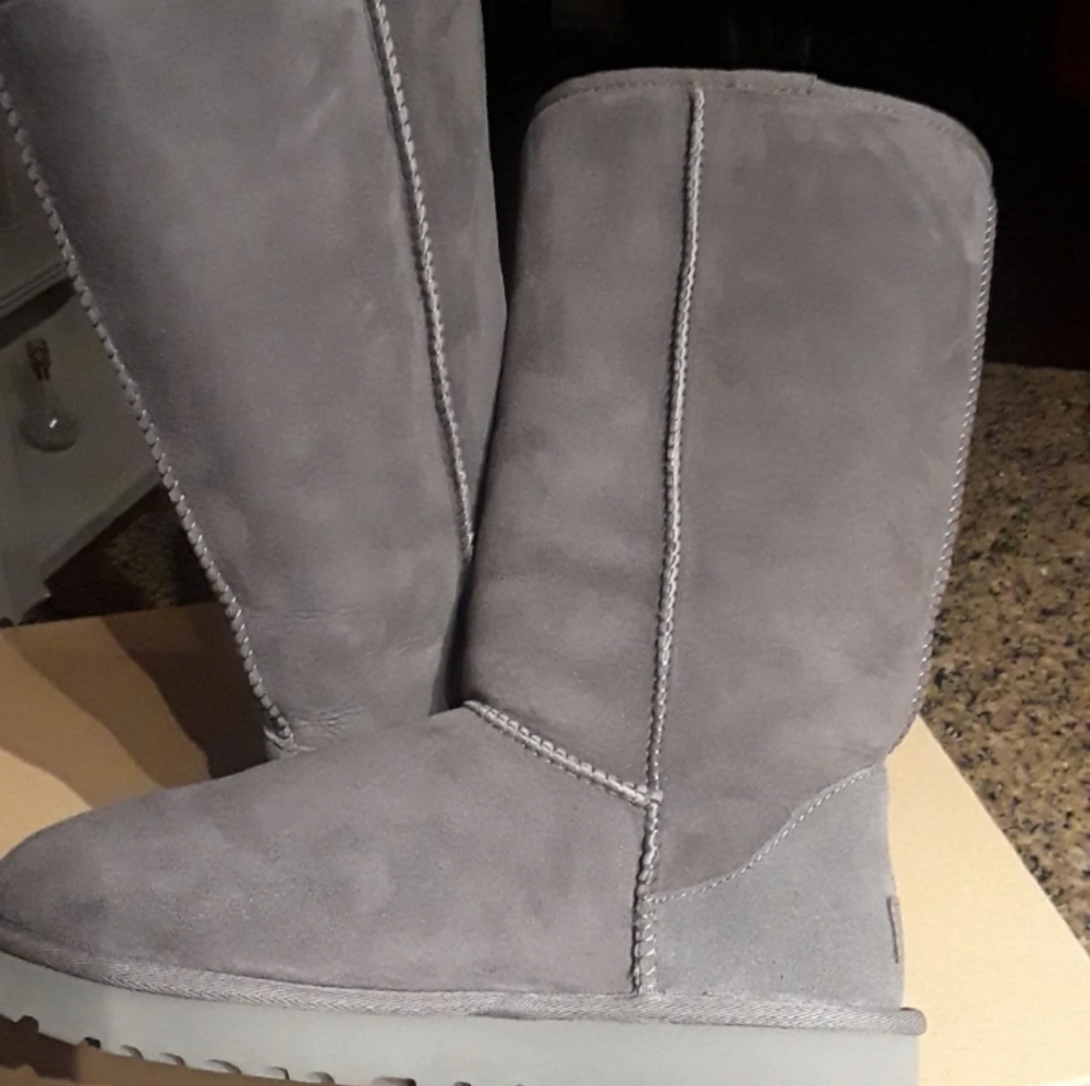 Genuine Tall II ugg classic